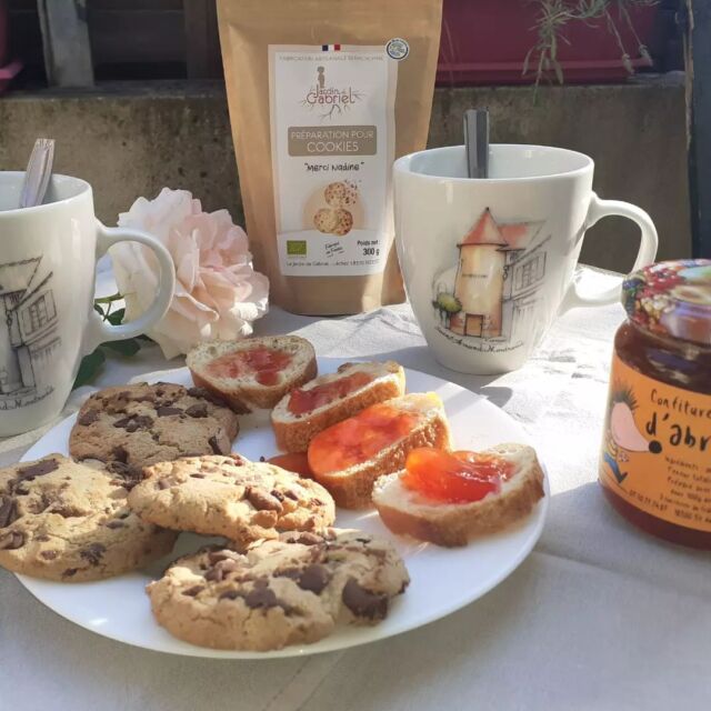 Le soleil vient de se lever🌞, la boutique de l'office de tourisme vous propose de quoi bien démarrer la journée pour le petit petit-déjeuner avec :
- de nouveaux mugs en porcelaine Pillivuyt avec la tour Morillon 9,50€
- une préparation gourmande pour concocter des cookies. Jardin de Gabriel à Beddes bio 5,64€
- de délicieuses confitures de Chez Fattie aux goûts variés entre 4,20€ et 4,50€
Alors laissez-vous tenter!
Office de tourisme ouvert de 9h30 à 12h30 et de 14h à 18h du lundi au samedi et le dimanche matin (jusqu'à fin août) de 9h30 à  12h30

@la_tour_morillon_galerie ouverte du jeudi au samedi de 15h à 18h30

@saintamandmontrond_officiel 
@coeurdefrancetourisme 
@berryprovince 
@departementducher
@cducentre 
@regioncentre_valdeloire